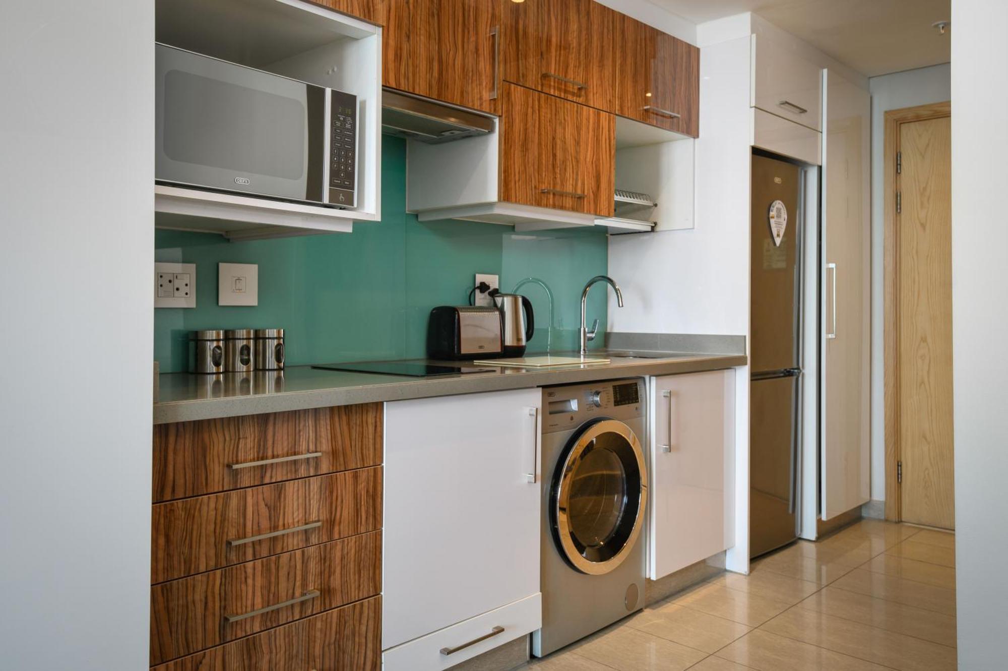 The Capital Pearls Hotel Дурбан Екстер'єр фото A typical kitchen in a serviced apartment